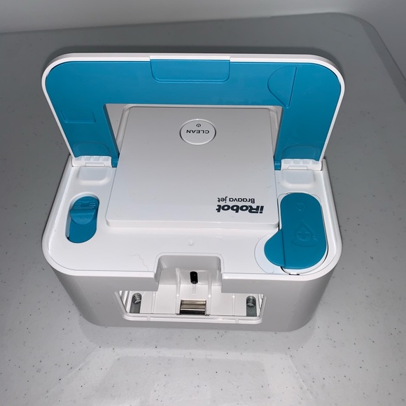 iRobot Braava Jet 240 Mopping Robot: - Picture 3 of 8